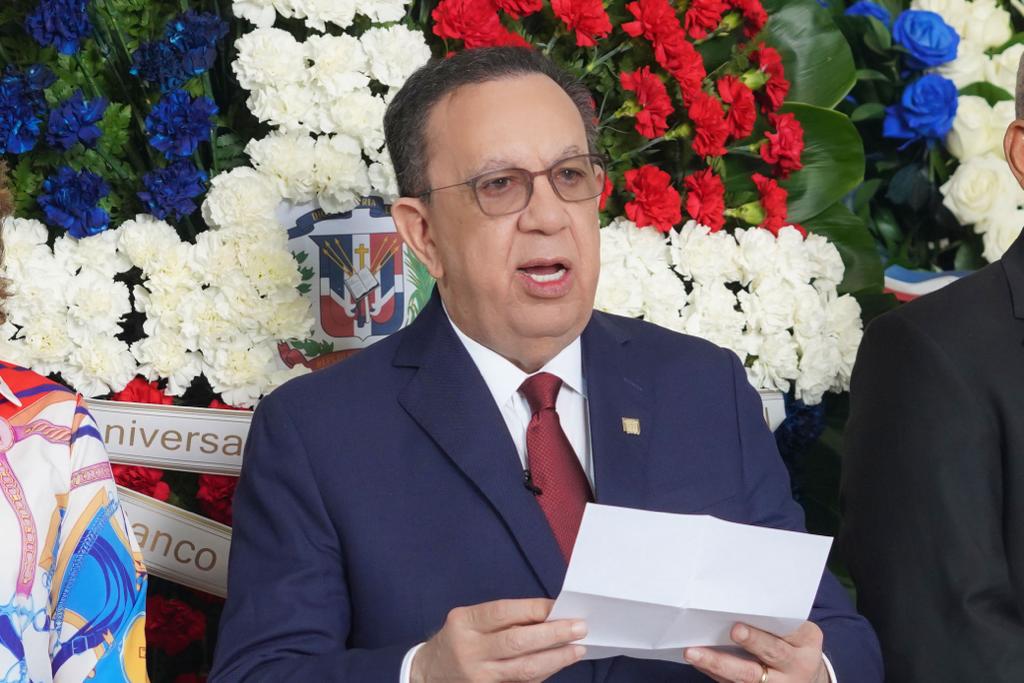 Bcrd Deposita Ofrenda Floral En El Altar De La Patria Cuentas Claras